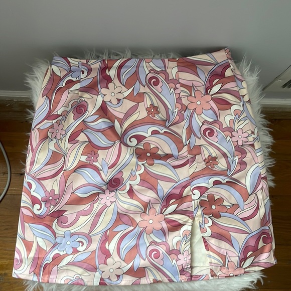 Silky floral print mini skirt - Picture 1 of 5